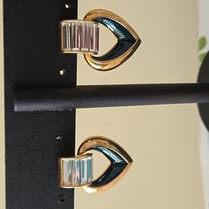 SAVVY by Swarovski full lead crystal earrings